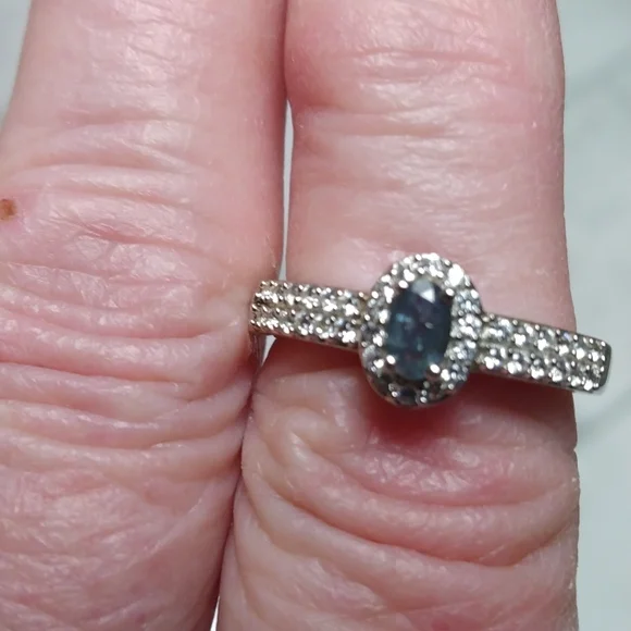 Stamped .925 Kagem Zambian Emerald and Diamond Ring. 2.91 Grams - Picture 3 of 4